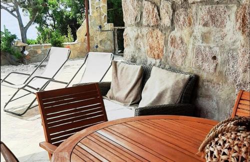 Cala Liberotto House | Villa Vera trifamigliare con ingresso diretto 20 mt al mare clima wi-fi bbq