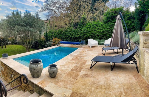 Grignan House | Villa Verdesco Swimming pool and view of the Château de Grignan
