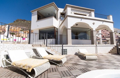 Costa Adeje Villa | Villa Veronika. Luxury 3 bedroom Villa. Private heated infinity pool. Torviscas