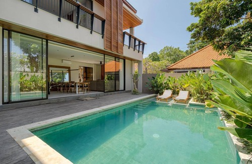 Sanur Villa | Villa Villa MoonShine – Where Tranquillity Meets Tropical Sparkle