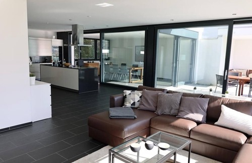 Ruetli House | Villa "Villa on the lake" with jacuzzi