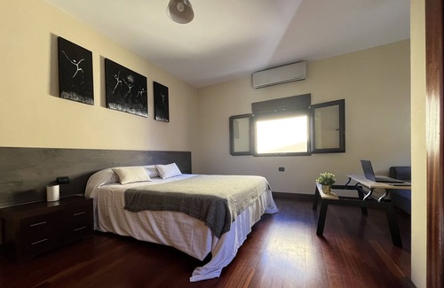 Los Llanos Villa | Villa 'Vinzo' with Private Pool, Private Terrace and Wi-Fi