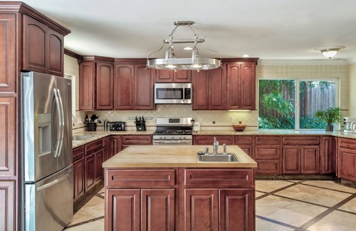 Santa Rosa House | Villa Vino! Spacious 6bd + hot tub in wine country