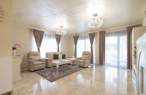 Vista Hermosa Villa | Villa Vistahermosa by United Renters