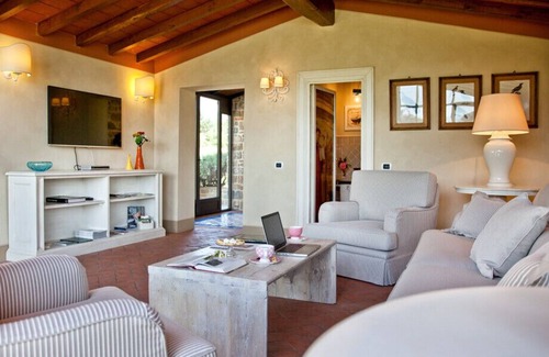 Porrena Villa | Villa Vitrea, among charming tuscan hills