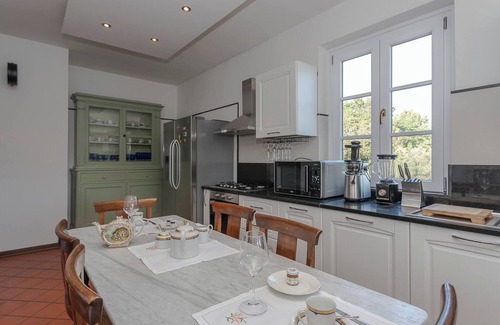 Lucca Villa | Villa Vittoria WeekHomes