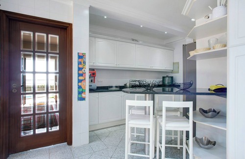 Canico Villa | Villa "Vivenda Belo Horizonte" with Sea View, Pool & Wi-Fi