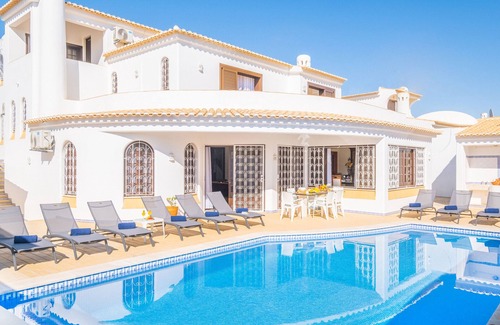 Sesmarias Villa | Villa w/sea view, BBQ & pool, São Rafael