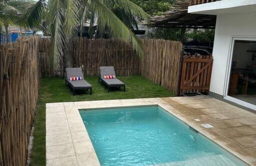 El Paredon Villa | Villa Wabi. En el paredón