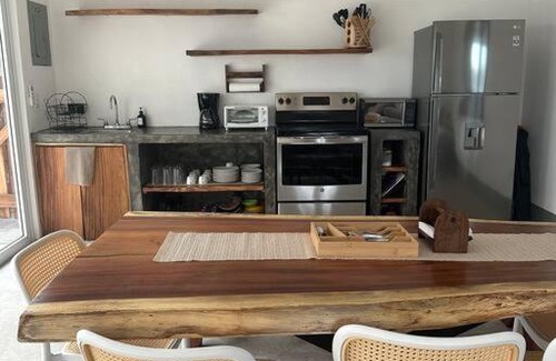 El Paredon Villa | Villa Wabi. En el paredón