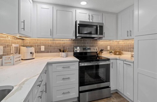 Hudson Beach Estates Villa | Villa Walk to Beach, Pool, Kayak, Games Great for Family Vacations