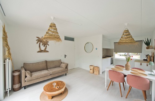 Hoeven House | Villa Wellness Retreat 2: Cozy house with SAUNA & JACUZZI, near the woods!