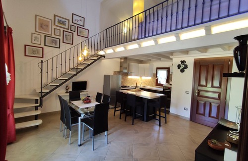 Loiri Porto San Paolo House | Villa with Garden Unmissable close to Beaches, Airport and Port