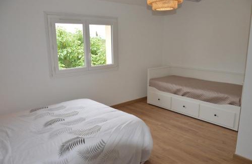 Cuges-les-Pins Villa | Villa wifi 8 à 10 personnes BBQ piscine situation centrale à Cuges les pins Sainte Baume 2km OK Corral 20km Marseille centre 20km Var