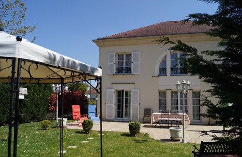 Bailly-Romainvilliers Villa | Villa with 1100 square garden, Peaceful Location