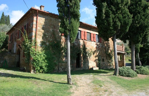 Castiglion Fiorentino Villa | Villa with private pool and tennis court, with the right mix of modern comfort, style and tradition.