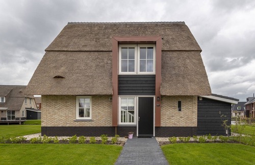 Delfstrahuizen Villa | Villa with a sauna in Tjeukemeer