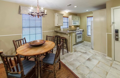 Canyon Lake Villa | Villa with Access to 6 Pools | 18-Hole Mini-Golf