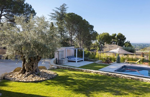 Beaumes-de-Venise Villa | Villa with air conditioning and heated pool
