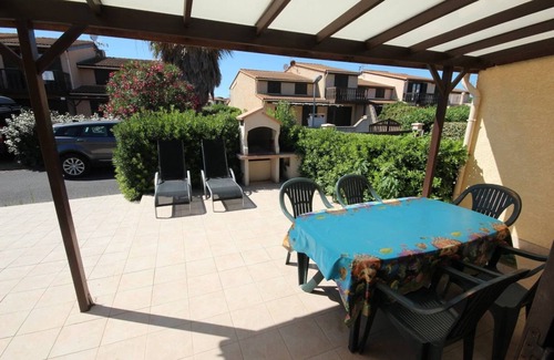 Portiragnes-Plage House | Villa with airco, 5 people, secured residence with pools, at only 400m from the beach of.