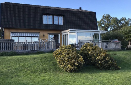 Ekero House | Villa with amazing view and a big garden. SPA-pool on porch.