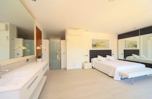 Cala San Vicente House | Villa with detached house, air conditioning, wifi, garden, private swimming pool