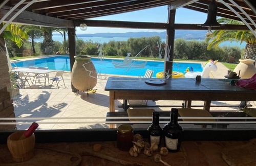 Montecolognola Villa | Villa with fantastic lake views and large pool near Tuscany