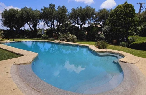 Saint-Laurent-du-Var Villa | Villa with Garden and Pool-Wifi-AC