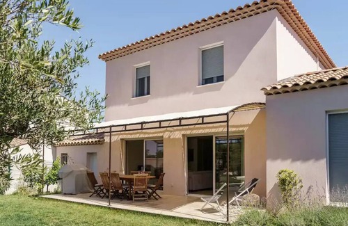 Venelles Villa | Villa with garden & swimming pool Aix en Provence direction Luberon