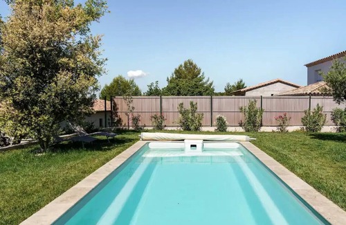Venelles Villa | Villa with garden & swimming pool Aix en Provence direction Luberon