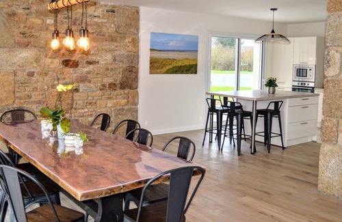 Guisseny Villa | Villa with heated swimming pool for 10 people in Guissény NEW!