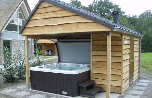 Ruinen Villa | Villa with hot tub and jacuzzi