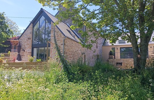 Ploudalmezeau Villa | Villa with indoor swimming pool, shops 700 m , beaches 3 km . A little paradise!