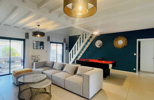 Cap Champagne Villa | Villa with large pool, five minutes' walk from the beach