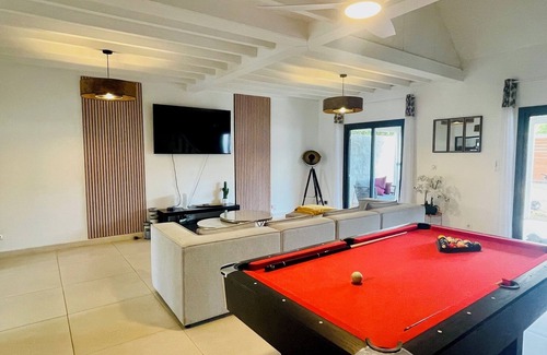 Cap Champagne Villa | Villa with large pool, five minutes' walk from the beach