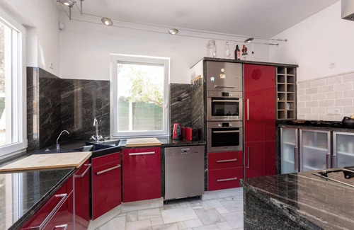 Calafell Villa | Villa with large pool, loft and granny apartment