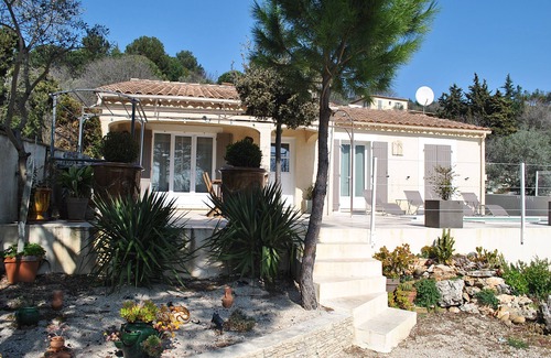 Rochefort-du-Gard Villa | VILLA WITH POOL IN THE HEART OF PROVENCE VILLAGE