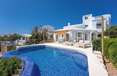 Ciutadella de Menorca Villa | Villa with pool and super beach views in Cala Morell