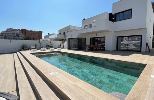 Santa Margarida House | Villa with pool and canal view AV-44