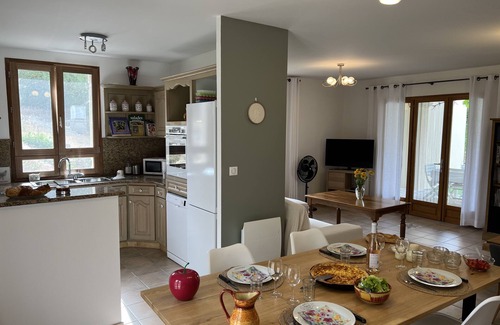 Condorcet Villa | Villa with pool and studio in Drôme Provençale