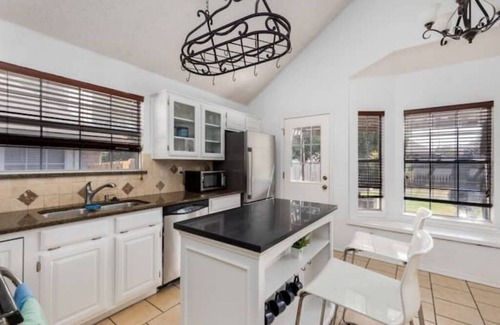 Flower Mound House | Villa with Pool, BBQ and More