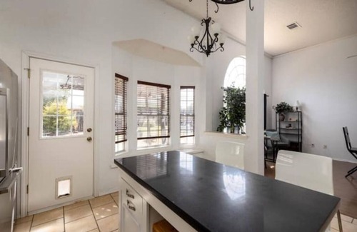 Flower Mound House | Villa with Pool, BBQ and More