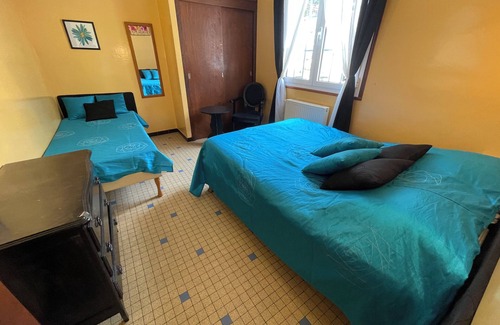 Ayzac-Ost Bed & Breakfast | Villa with pool facing the mountains