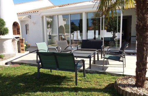 Les Mathes Villa | Villa with pool for 14 people, 5 km from beaches.