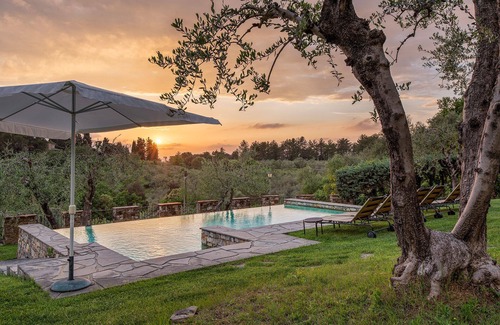 Poggibonsi Villa | Villa with pool for 12 with stunning views