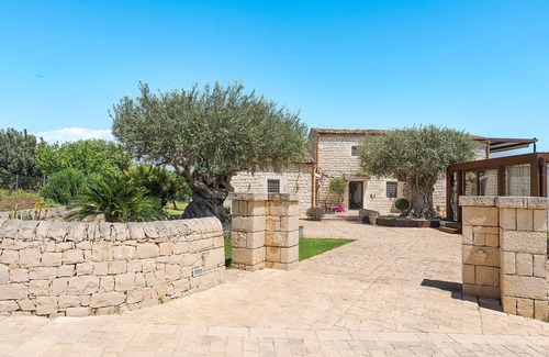 Rosolini Villa | Villa with pool in Rosolini - DICasaInSicilia