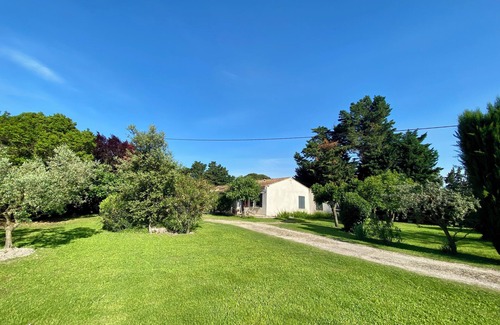 Le Thor Villa | Villa with pool in the countryside