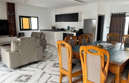 Port-Bouet Villa | Villa with pool near the sea and Abidjan airport