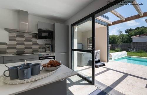 Saint-Augustin Villa | Villa with private pool and Jacuzzi on a residence with tennis