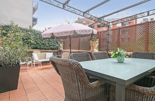 El Guinardo House | Villa with private garden and pool,big terrace-solarium,pergola